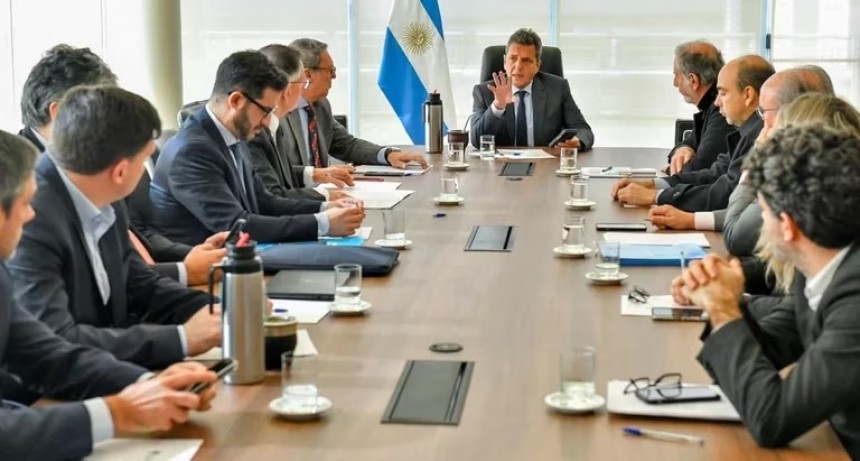 FMI: el Gobierno reforzó la delegación en Washington para seguir la negociación y prepara nuevas medidas 