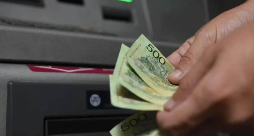 Los salarios perdieron 7,9 % en la comparación interanual a mayo