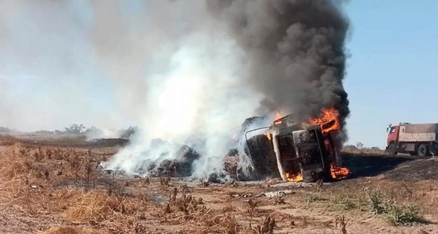 Temor por un voraz incendio de un camión con algodón sobre la Ruta Provincial N° 6 