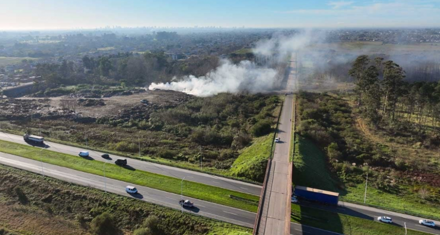 Preocupa un basural a cielo abierto a metros de la autopista y zona de countries