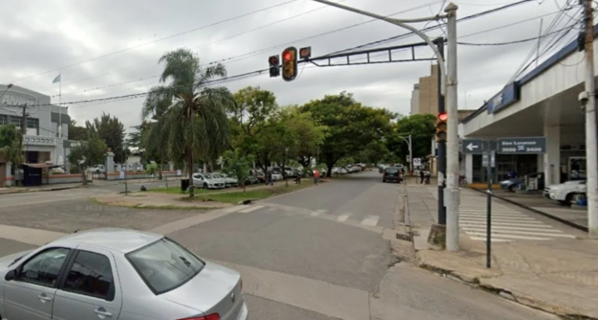 Violento asalto a la salida de un banco en bulevar Pellegrini y San Lorenzo