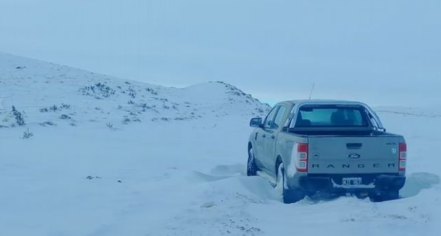 Quedó varada su camioneta, bajó para pedir ayuda y murió de hipotermia