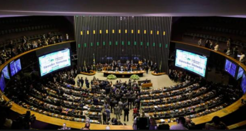 Diputados de Brasil aprobaron una reforma impositiva con una canasta básica exenta de tributos