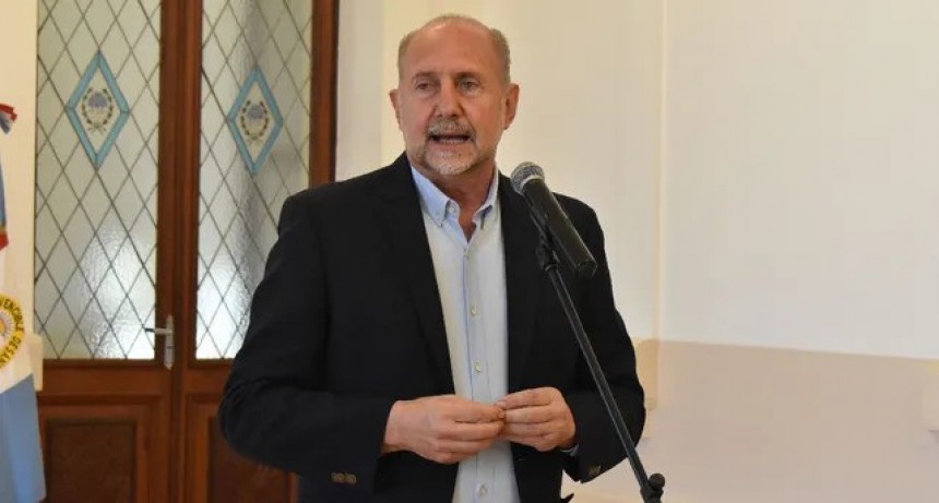 Perotti dijo que entiende el reclamo de los gremios, pero no adelantará las paritarias