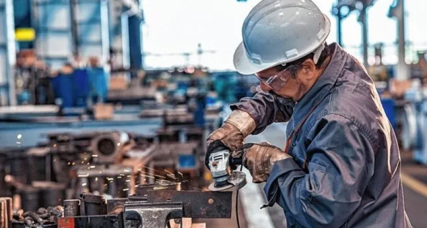 Cómo es el proyecto del gobierno para convertir planes sociales en empleo genuino