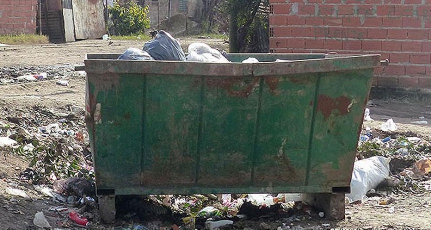 Horror: Empleados municipales descubren un feto entre la basura