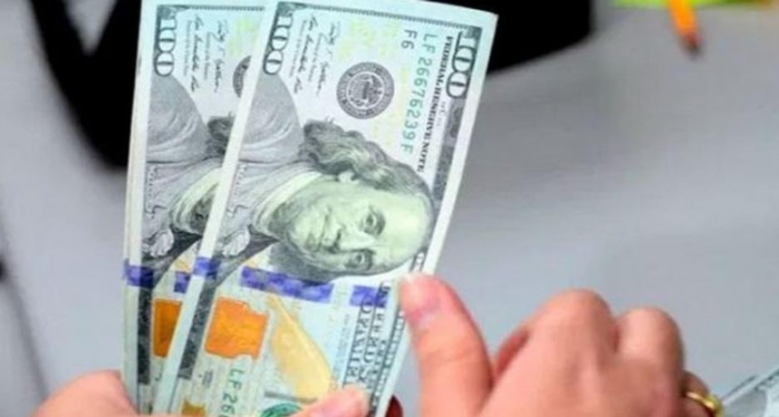 Analizan restringir la compra de dólar ahorro a quienes pidieron subsidios a las tarifas