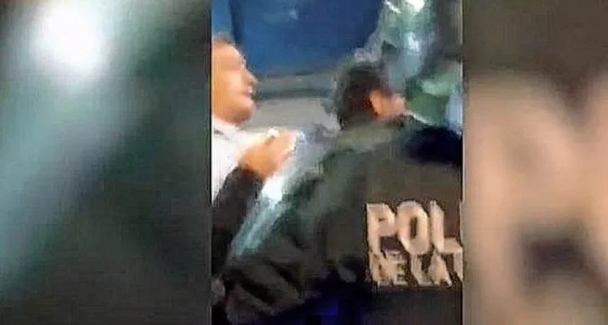 Empujones y golpes: impidieron entrar a Máximo Kirchner a la casa de Cristina