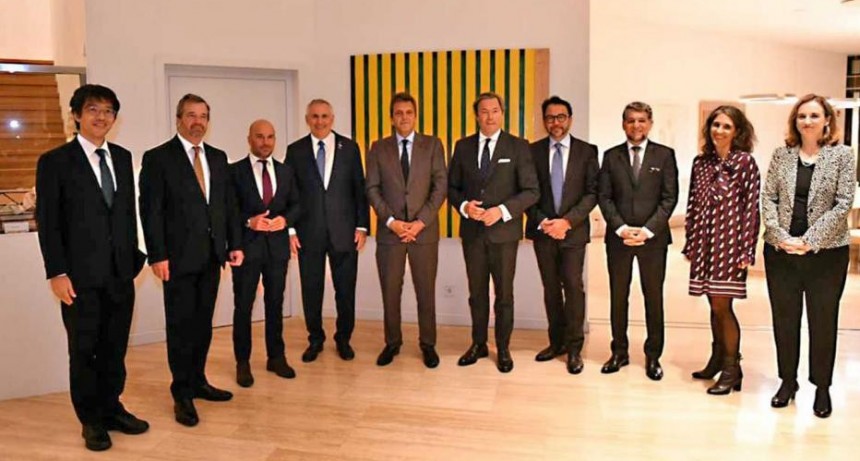 En busca de inversiones, Massa se reunió con los embajadores del G7