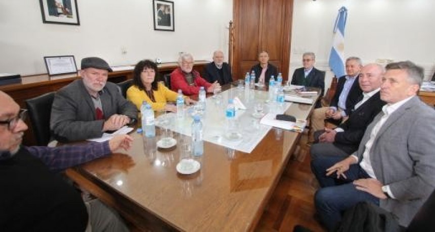 Tras la reunión paritaria con ATE y UPCN, provincia adelantó que hará una oferta salarial el próximo lunes