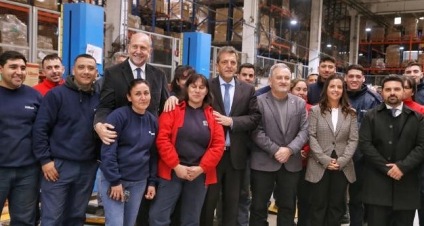 Agenda productiva en Santa Fe: Massa, Perotti y Lewandowski recorrieron la planta de la empresa de electrodomésticos Liliana
