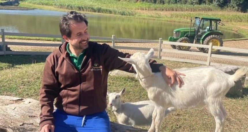 El argentino que produce quesos y dulce de leche de cabra en Brasil