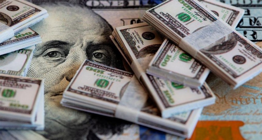 Tras las PASO, el dólar blue se disparó $80 y cerró a $685