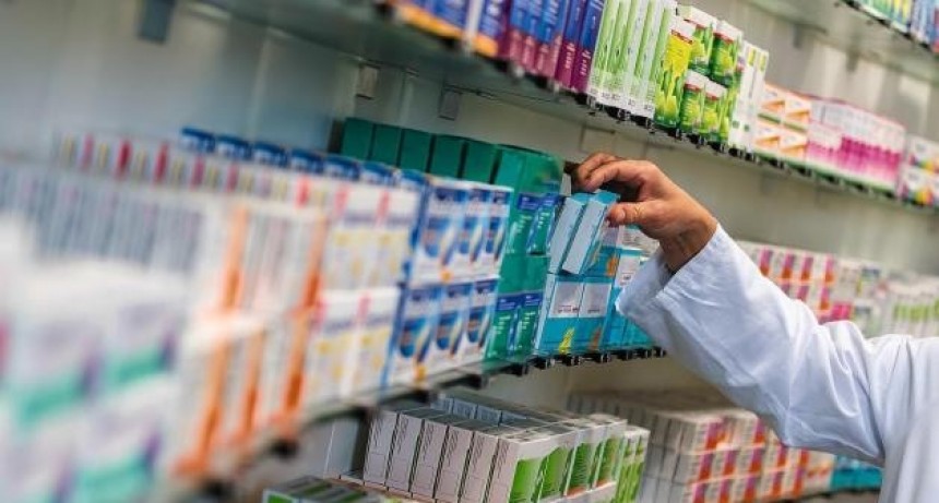 Farmacéuticos señalaron que los medicamentos suben 20% y piden intervención estatal para asegurar el abastecimiento 