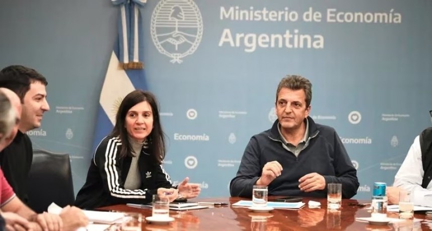 Suma fija, control de precios y créditos para estimular la economía: el paquete de medidas tras la devaluación y antes de la reunión con el FMI