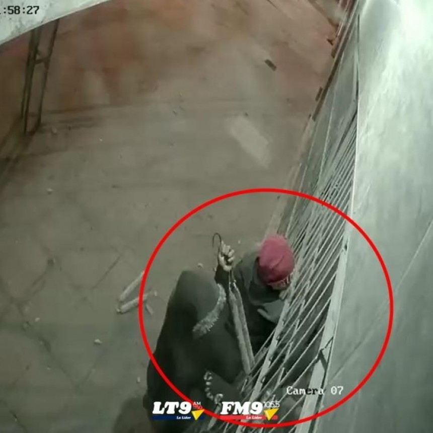 Feroz ataque a un frigorífico de barrio Barranquitas: rompieron una puerta a barretazos y huyeron con embutidos 