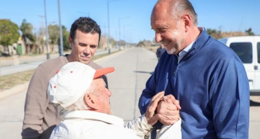 Perotti recorrió las obras del Camino Viejo a Esperanza en la ciudad de Santa Fe