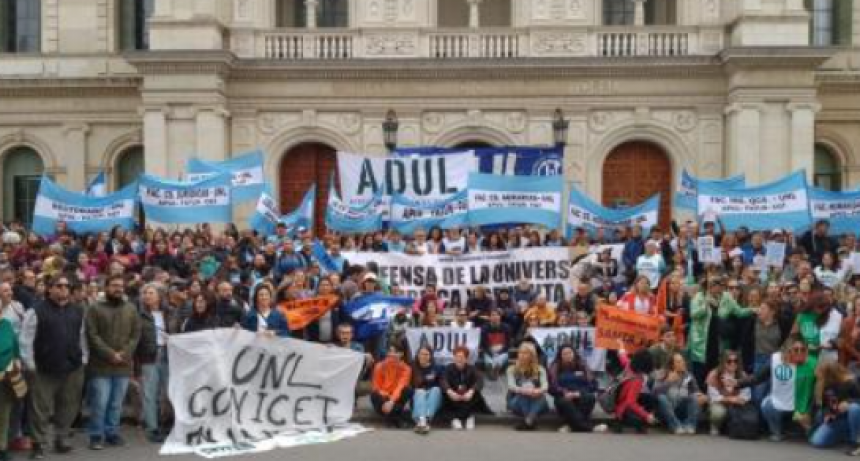 Los docentes de la UNL harán paro de 72 horas y no tomarán exámenes: