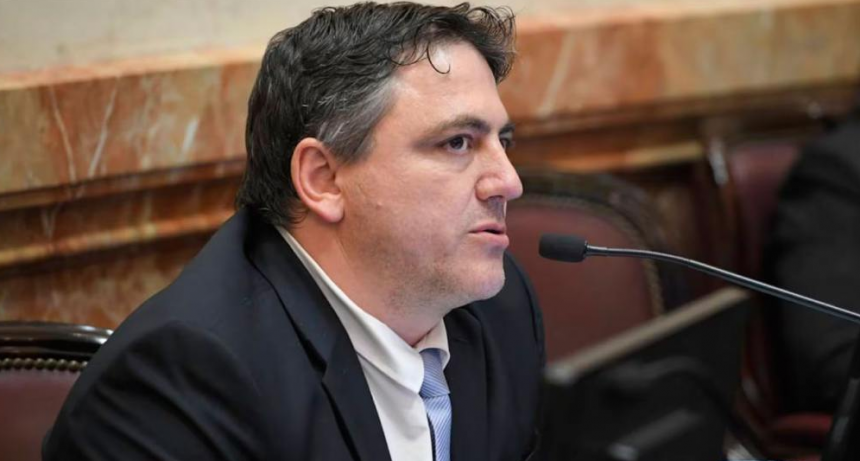 Echaron a Francisco Paoltroni del bloque de senadores de La Libertad Avanza