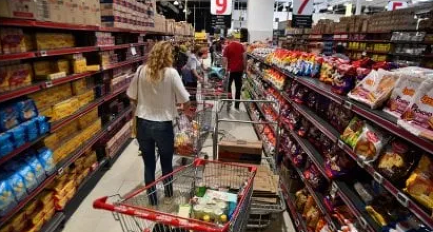 Empresas de consumo masivo aplican subas de hasta 9% tras el aumento del dólar