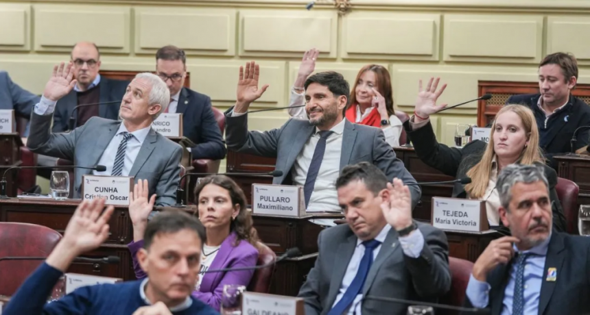 La Convención del 25 dio el primer paso para habilitar la reelección del gobernador Maximiliano Pullaro