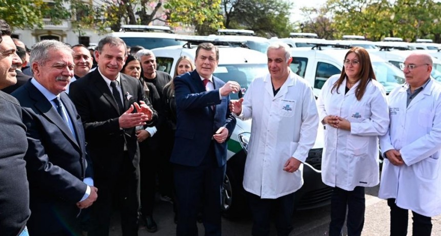 El gobernador Zamora entregó 90 ambulancias al Ministerio de Salud