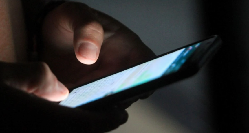 Llevó a reparar su teléfono y el técnico sacó un crédito desde su billetera virtual