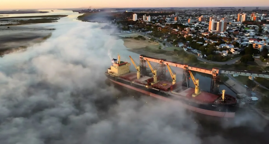 Cuánto pierden el país y los productores argentinos por la falta de calado en la Hidrovía