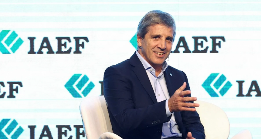 Caputo dijo que la suba de las tasas de inter&eacute;s son "transitorias" y culp&oacute; a la "volatilidad electoral"