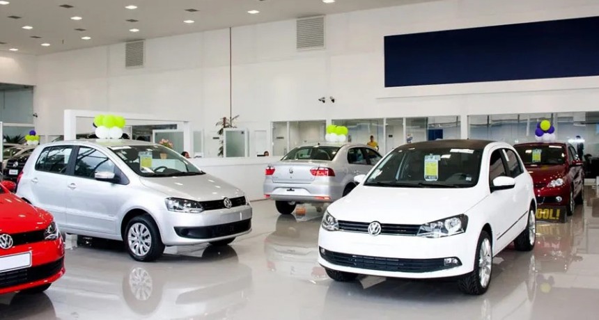 Incertidumbre económica y poca oferta: cayó la compraventa de autos usados