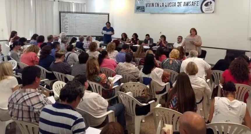 Los docentes de escuelas públicas de Santa Fe definen el viernes si aceptan la propuesta del 31%