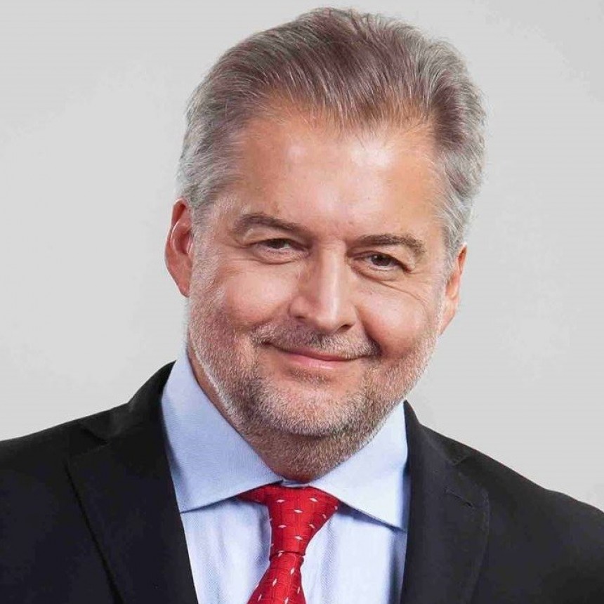 A raíz de que se menciona mi nombre en una nota periodística con graves acusaciones quiero dirigirme a los santafesinos y santafesinas.