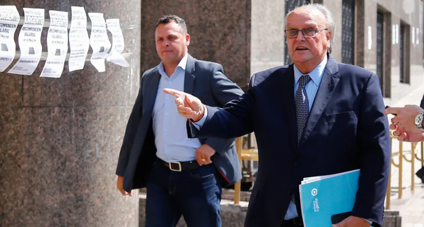 Falta de neumáticos: el Gobierno estimó que por cada día del conflicto sindical “dejan de producirse 1.000 autos”