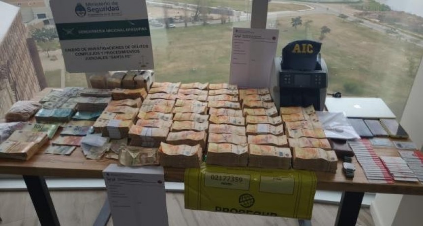 Secuestraron una suma millonaria tras un allanamiento en un departamento de Puerto Amarras