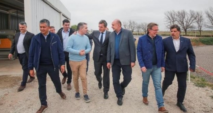 Massa anunció que suspenderá 90 días las retenciones a las lácteas que no suban precios