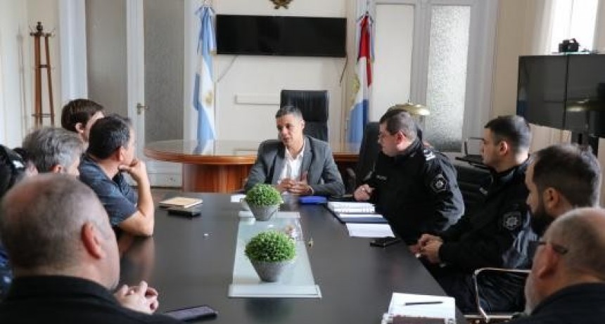 Efectivos policiales custodiarán los recorridos de líneas de colectivo que sufrieron ataques en el ingreso a determinados barrios