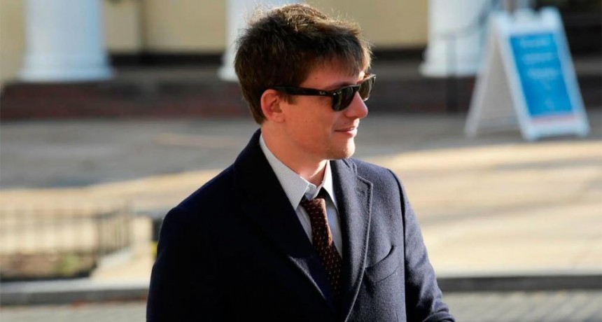 El Gobierno reveló cuánto cobra Santiago Caputo y detalló sus funciones en el Gobierno