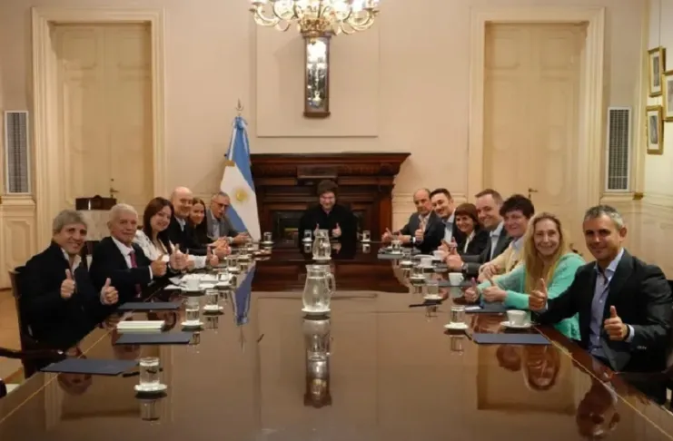 Milei convocó a los gobernadores a una mesa de diálogo nacional