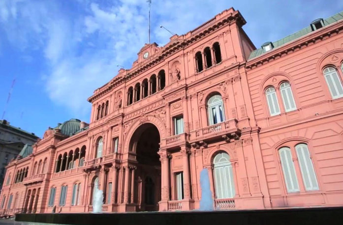 La política, por vieja que parezca, funciona... o debería