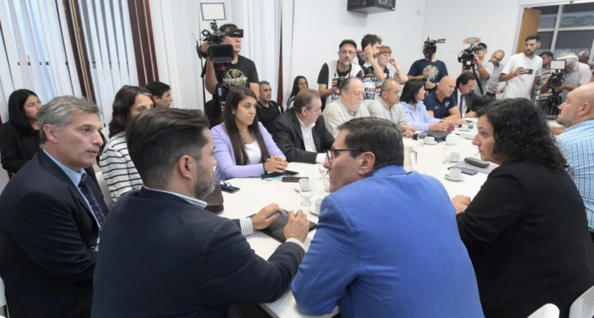 El gobierno de Santa Fe también dispuso por decreto el aumento salarial a los docentes