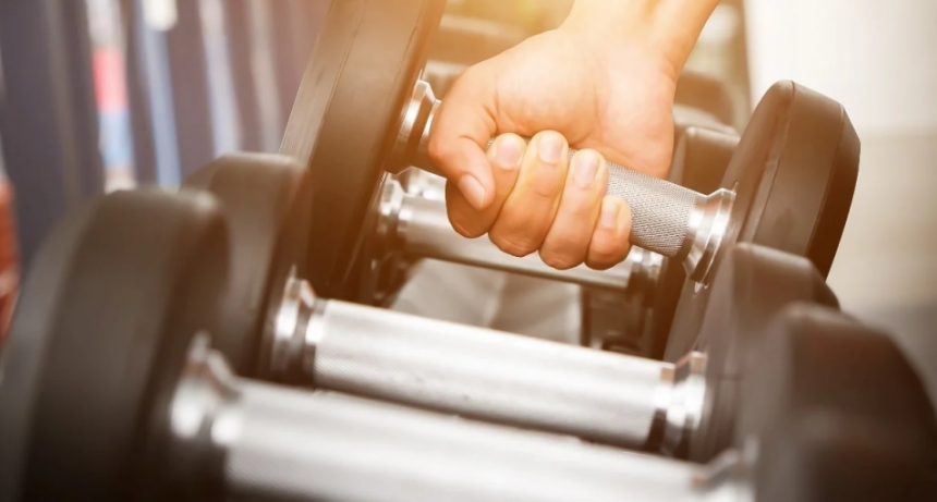 Ejercicio por la mañana o por la tarde: qué dice la ciencia sobre el mejor horario para cuidar el corazón