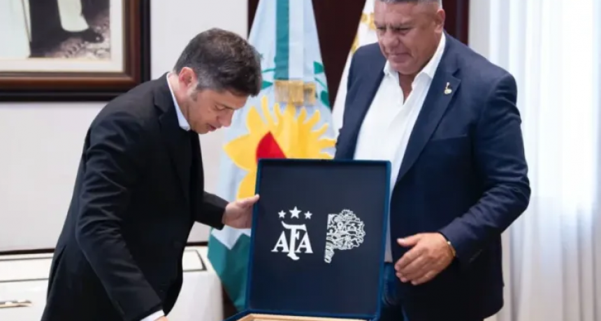 Claudio “Chiqui” Tapia felicitó a Kicillof por el triunfo del peronismo en Buenos Aires