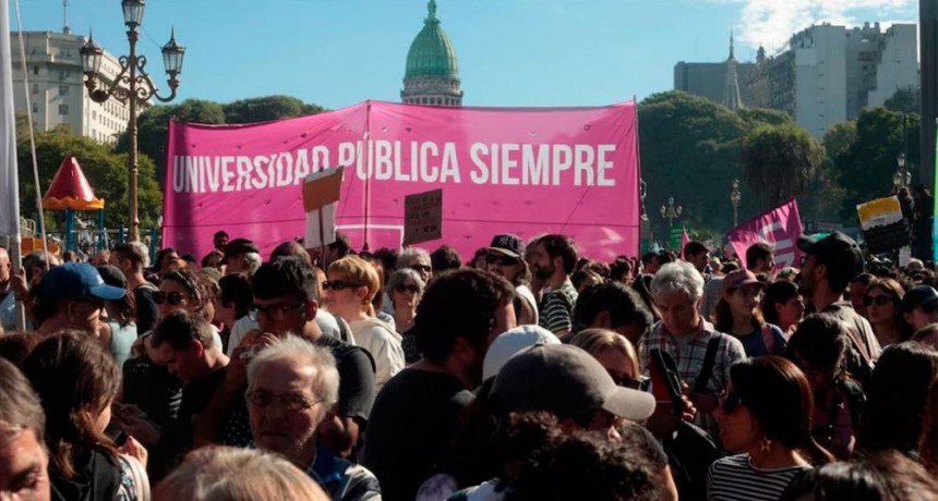 Convocan paro nacional de docentes universitarios: repudian el veto de Milei a la ley de financiamiento