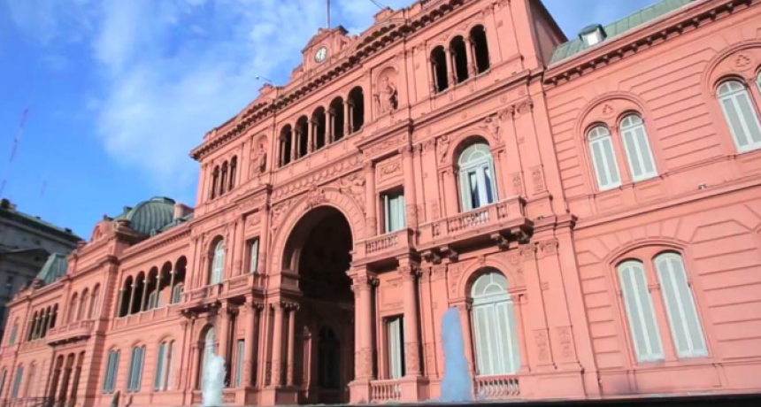 La política, por vieja que parezca, funciona... o debería