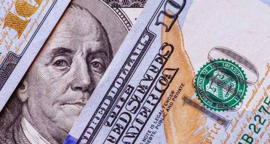 El dólar rozó el techo de la banda cambiaria y los bonos profundizaron la caída