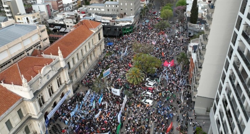 Marcha y acto en Santa Fe: la comunidad universitaria celebró el rechazo al veto