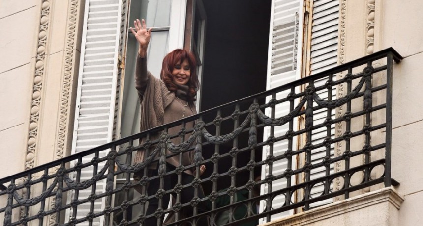 Se diluye el &ldquo;olor a default&rdquo; pero persiste el desaf&iacute;o de la pol&iacute;tica