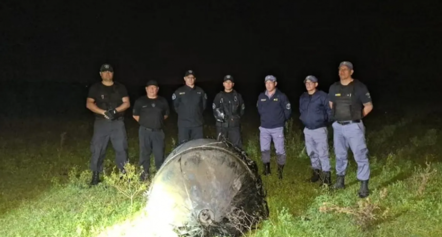 Misterio en Chaco: investigan un objeto metálico que cayó del cielo en Puerto Tirol