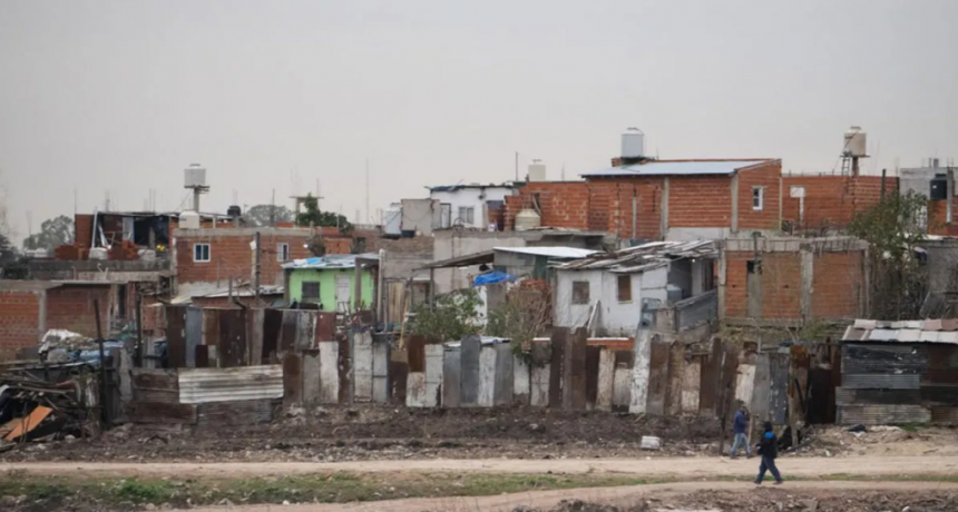 Un informe de la UCA cuestiona los datos sobre pobreza que difundi&oacute; el Indec: &iquest;qu&eacute; dice?