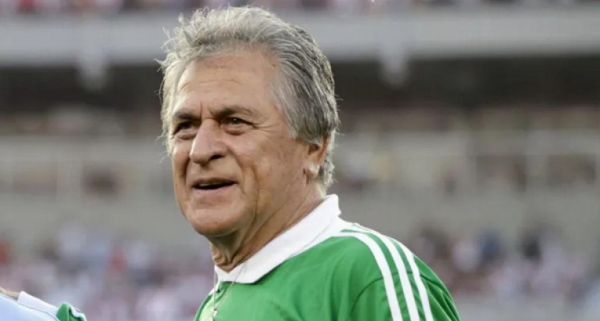 A los 75 años, el Pato Fillol vuelve al colegio para terminar el secundario